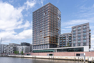 REGUPOL sound and drain 22 Trittschalldämmung Außenbereich im ROOTS Hamburg für Schallschutz der Loggien.