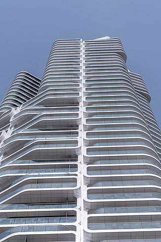 Fassade vom höchsten Wohnhochhaus in Deutschland, dem Grand Tower in Frankfurt.