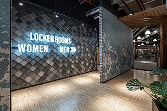 Eingangsbereich zu den Umkleiden im Gold’s Gym Jena