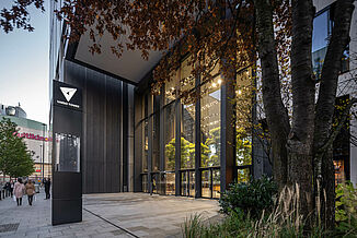 Eingangsbereich vom Varso Tower in Warschau.