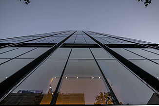 Glasfassade vom Varso Tower in Warschau.