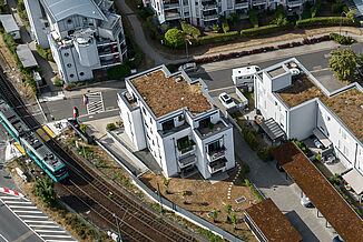 Wohnhaus direkt an den Bahnschienen in Oberursel.