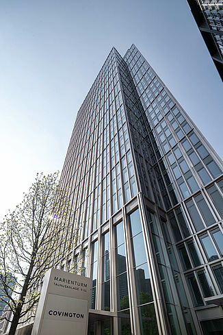 Glasfassade vom Mixed-Use Hochhaus Marienturm in Frankfurt.