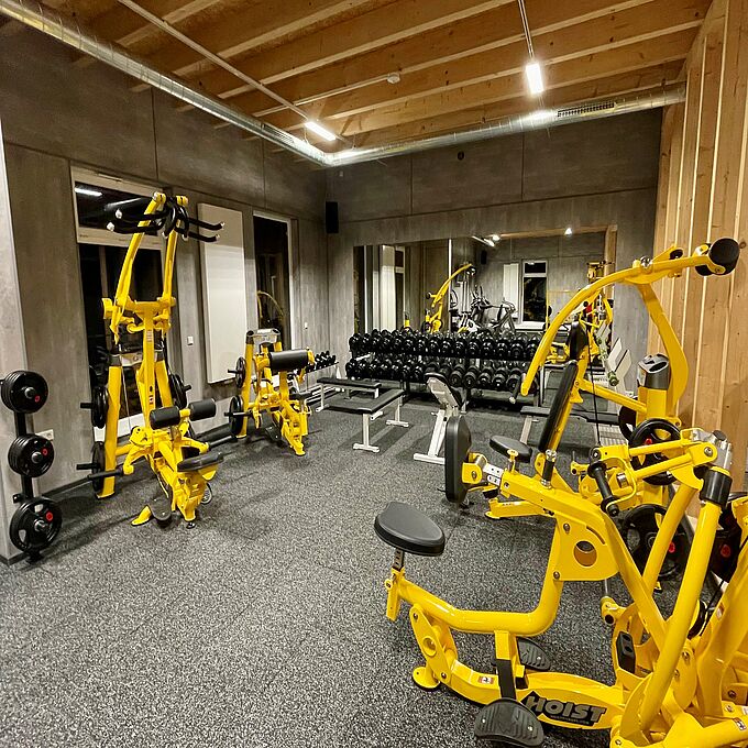 Trainingsraum mit REGUPOL Sportbodenbelag im Therapiezentrum Rhönfit.