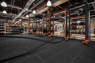 Functional-Training-Zone im Gold’s Gym Jena mit Estrich mit Trittschalldämmung