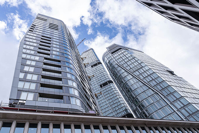 Vier Türme, eine Vision: elastische Entkopplung und Trittschallschutz im FOUR Frankfurt