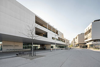 Verschiedene Gebäude des Bildungscampus Seestadt Aspern in Wien.