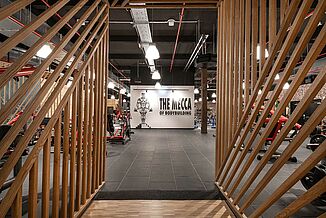 Eingangsbereich zu den Umkleiden im Gold’s Gym Jena