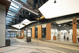 Innenansicht im Industrie-Style eines Gebäudes vom Kulturzentrum Koneser in Warschau.