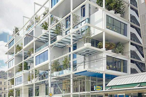 IKEA Wien Westbahnhof: Öffentliche Dachterrasse mit integriertem Schallschutz