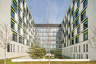 Innenhof des Kinderkrankenhauses der Universitätsklinik im Warschauer Ortsteil Zwirki i Wigury.