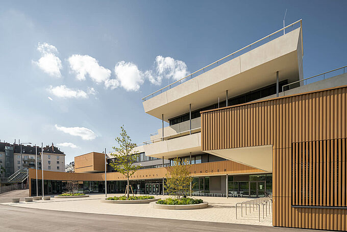 Trittschallschutz für Terrassen – Bildungscampus Aron Menczer Wien