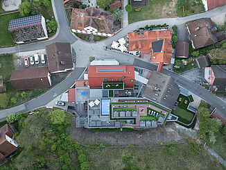 Luftaufnahme des Land- und Wellnesshotels Sternwirt in Högen