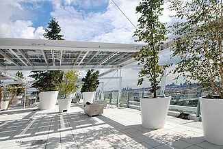 Dachterrasse von IKEA Westbahnhof Wien mit integriertem Schallschutz