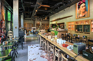 Innenansicht vom modernen Frühstücksbereich im Loft Style vom MOB Hotel in Lyon.