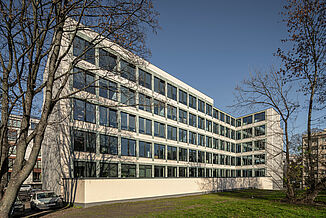 Carpathia ist ein moderner Bürokomplex mit Glasfront im Warschauer Stadtteil Powiślethia.